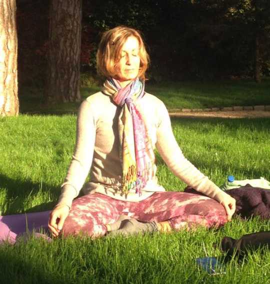 A propos posture Cecilia Yoga Infinitude